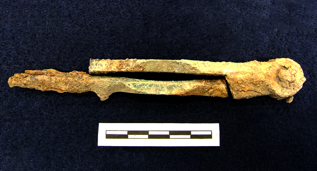 Copper alloy compass used in shipbuilding and map measuring excavated in 2009.